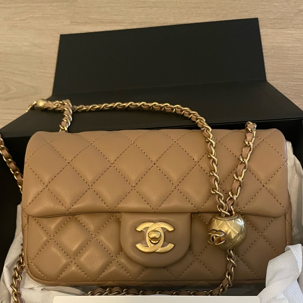 Chanel 22B beige pearl crush